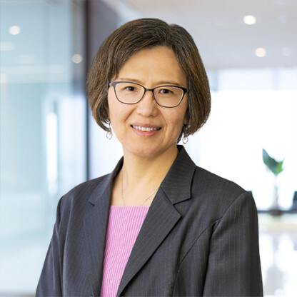 Zhu Julie Lee headshot.