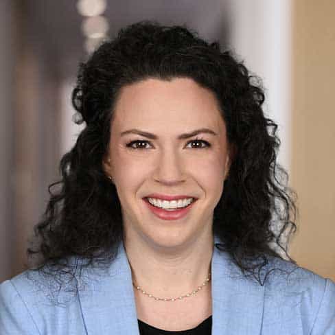 Allie Shalom headshot.